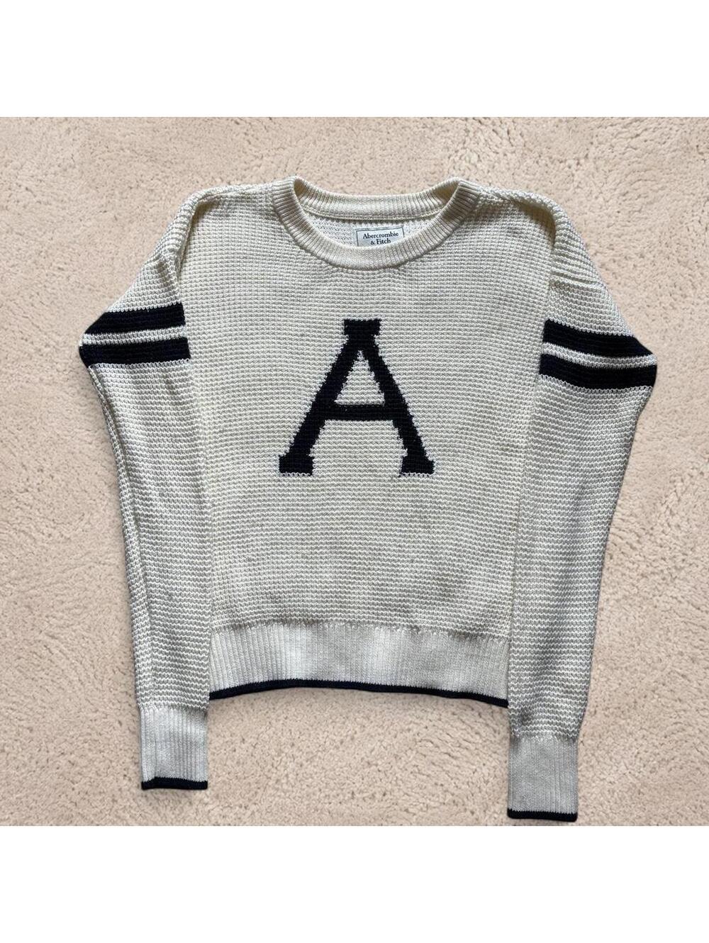 Beautiful rare vintage Abercrombie & Fitch white & cream sweater